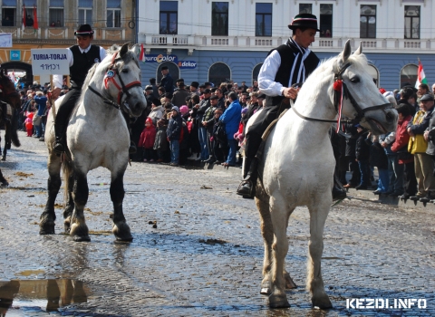 2012 Mrcius 15 - Torjai lovasok