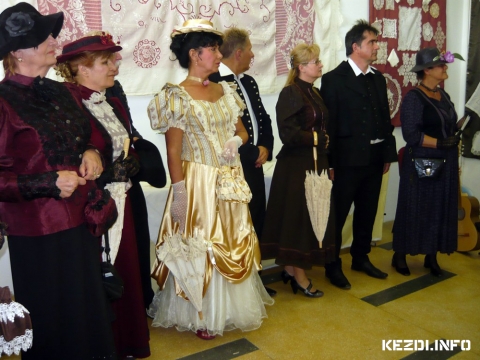 XIX. Szzadi Piaci Korkp - Kzdivsrhelyi Nők Egyeslete - 2012