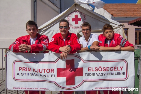 Sokadalmi vsr - Red Cross - Fot: Deme Tams